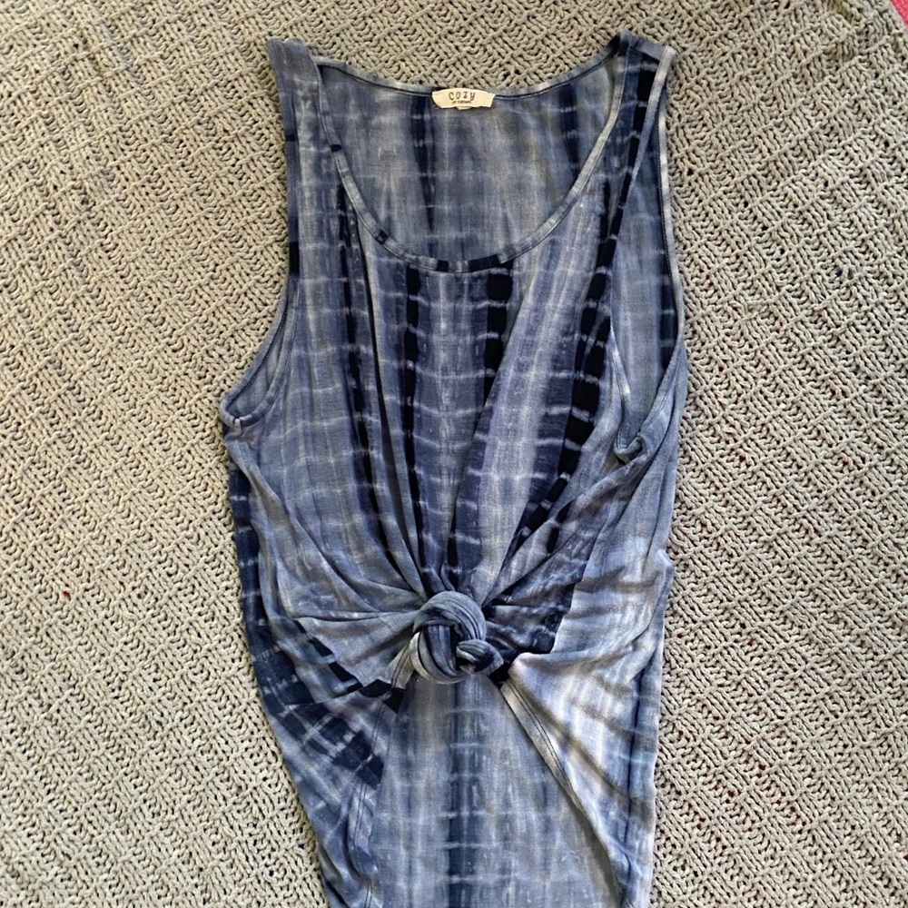 Long scoop bottom tank